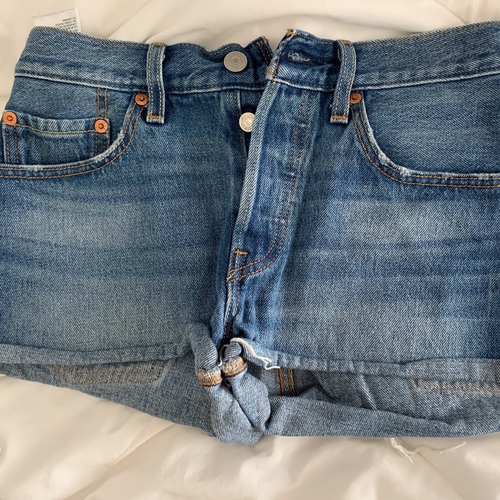 Womens Levi shorts